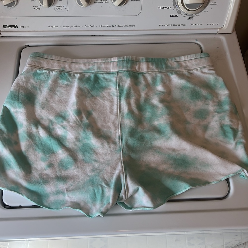 Gap tie-dye shorts, 2 pairs, size large - Picture 4 of 9